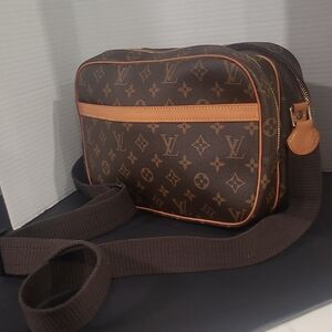 100% Authentic LOUIS VUITTON MESSENGER BAG